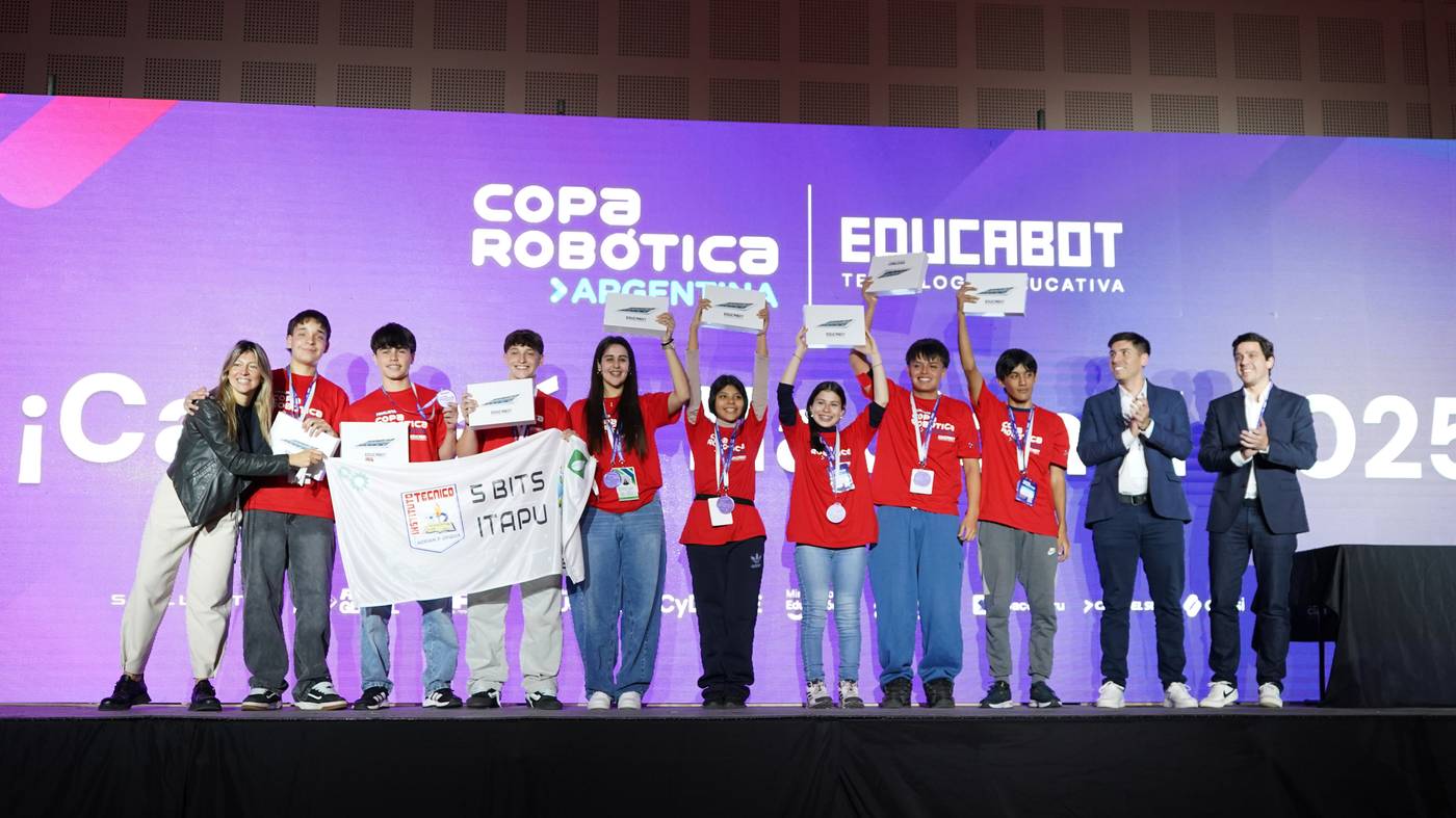 Premiación de la Final Nacional con autoridades y equipos ganadores