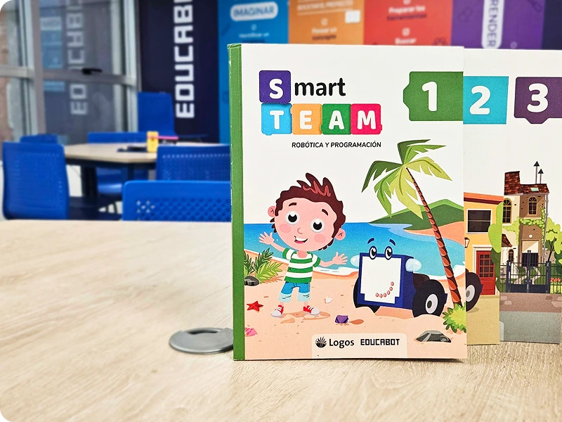 Libro de Smart Team sobre un escritorio